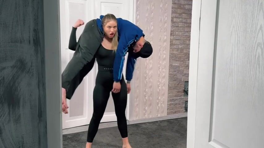 sweet aura carrying her husband