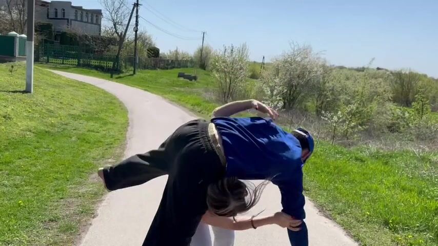 sweet aura lifts her weak man