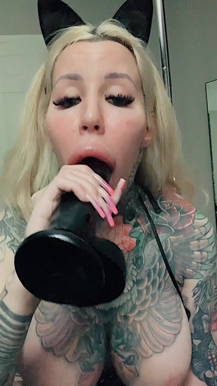 SxxxySlay Black Dildo Blowjob