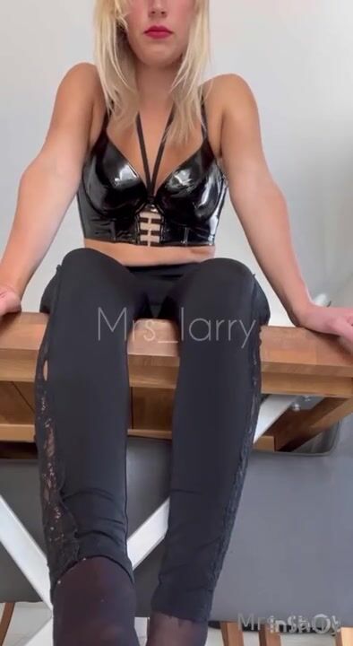 Mrs Larry - What I would do with your little cock between my feet