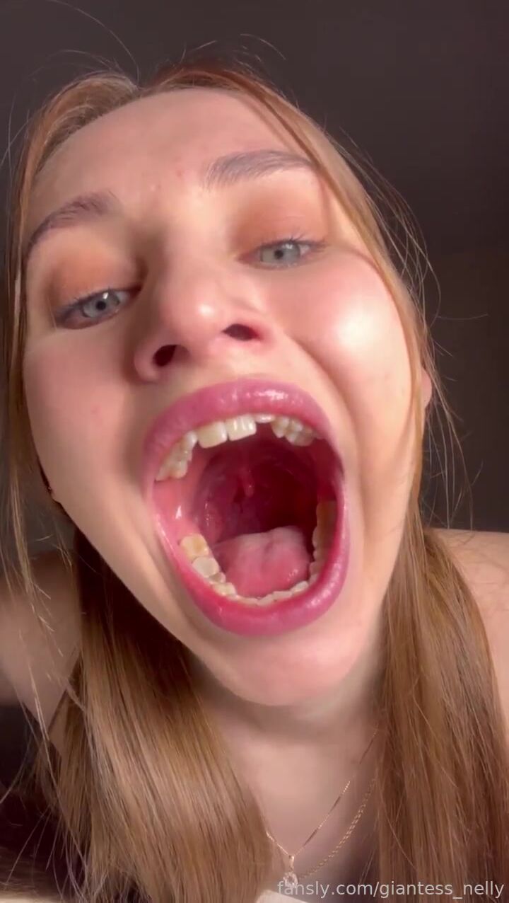 giantess Nelly swallows gummy bears