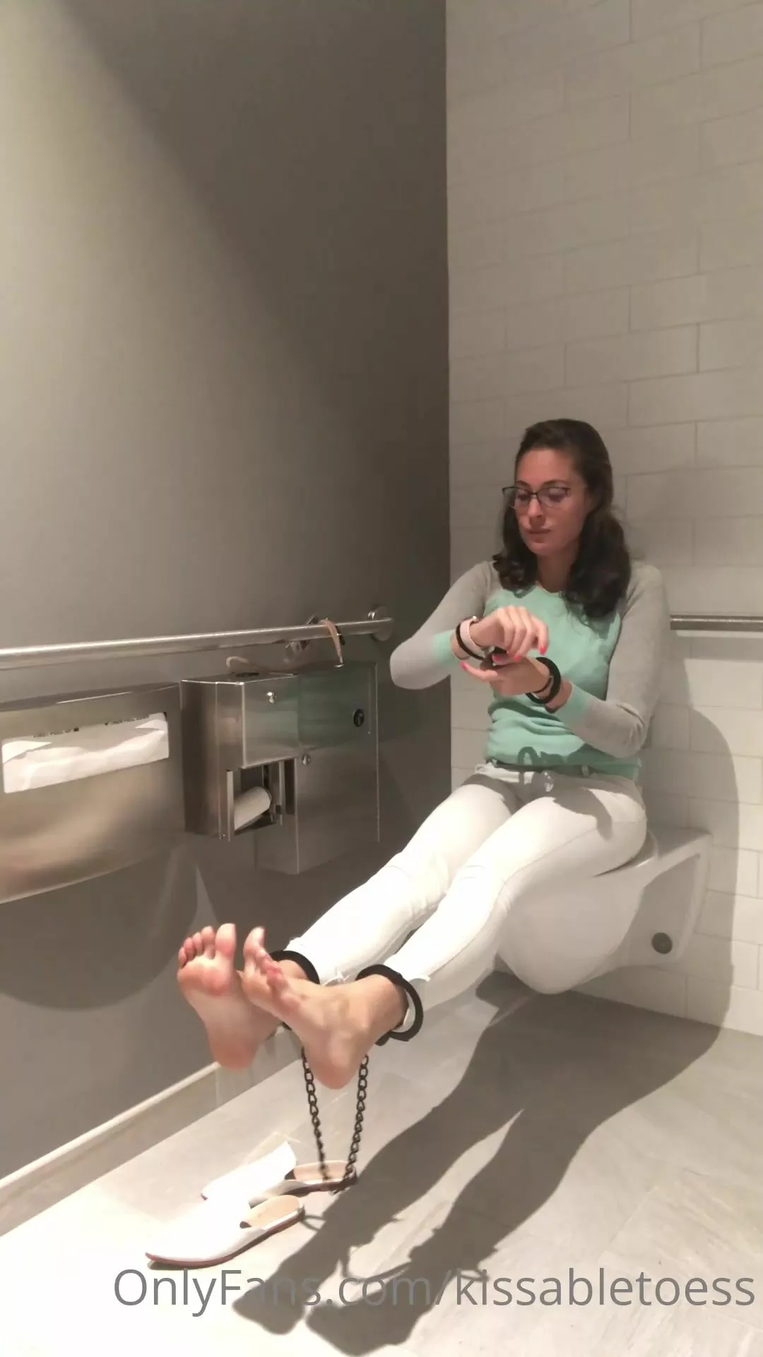kissabletoess 16 10 2020 I have also cuffed myself in the bathroom at work xxx onlyfans porn