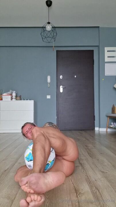 sexy dans crush soccer ball