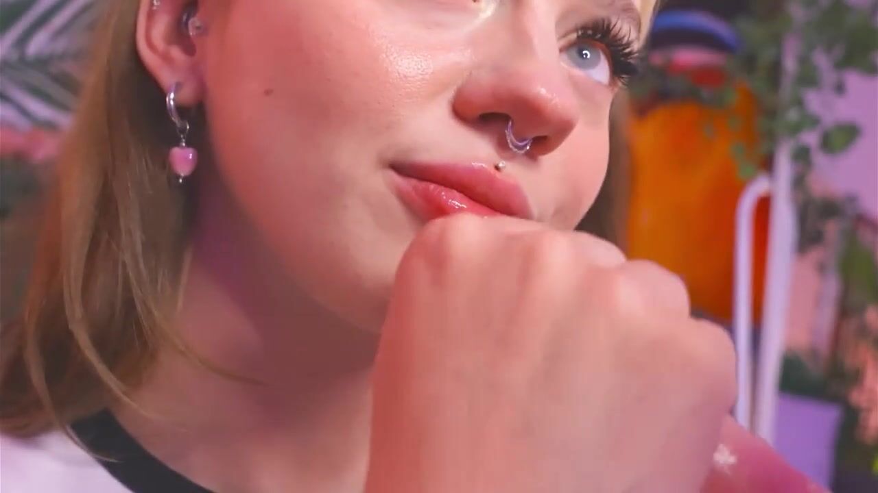 KristaBrooks webcam dildo suck