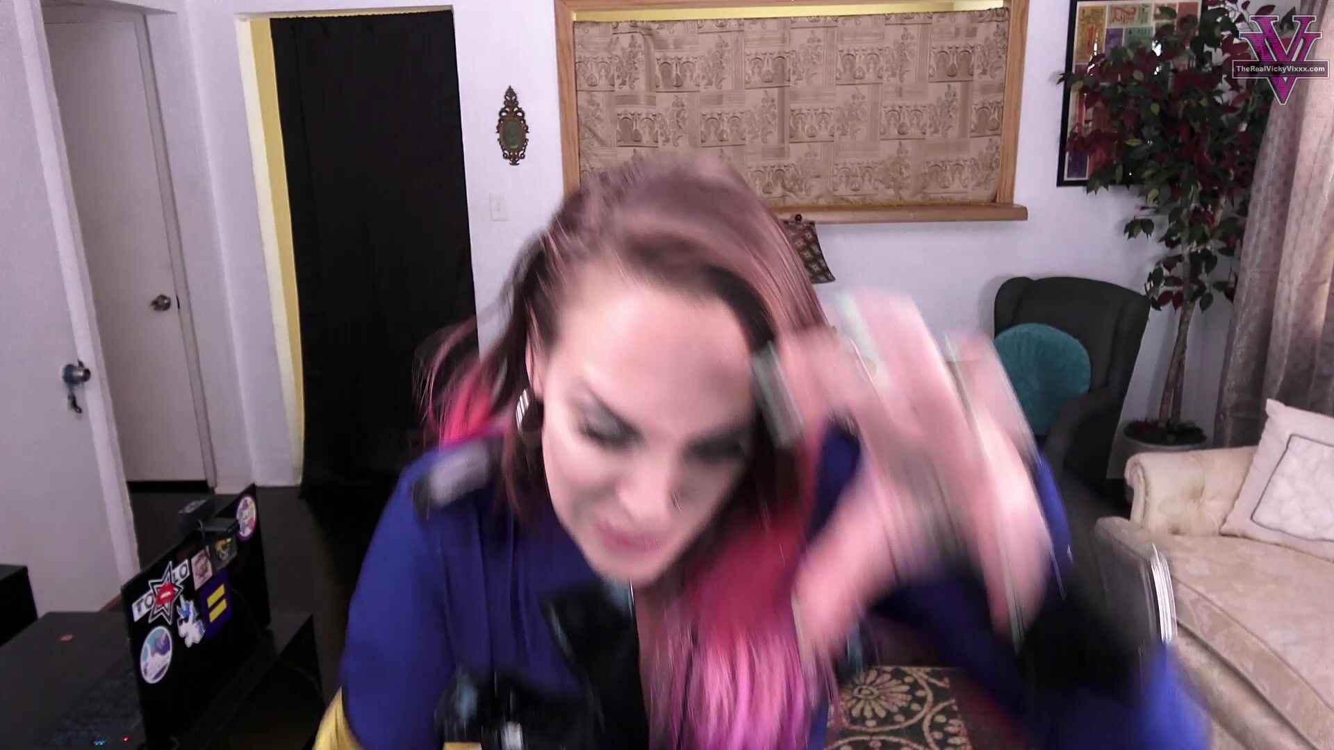 Vicky Vixxx Ballbusting the unruly party guest