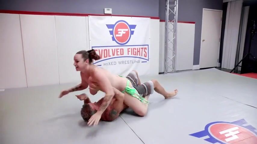 Bella Rossi vs Rusty Nails - Sexfigth