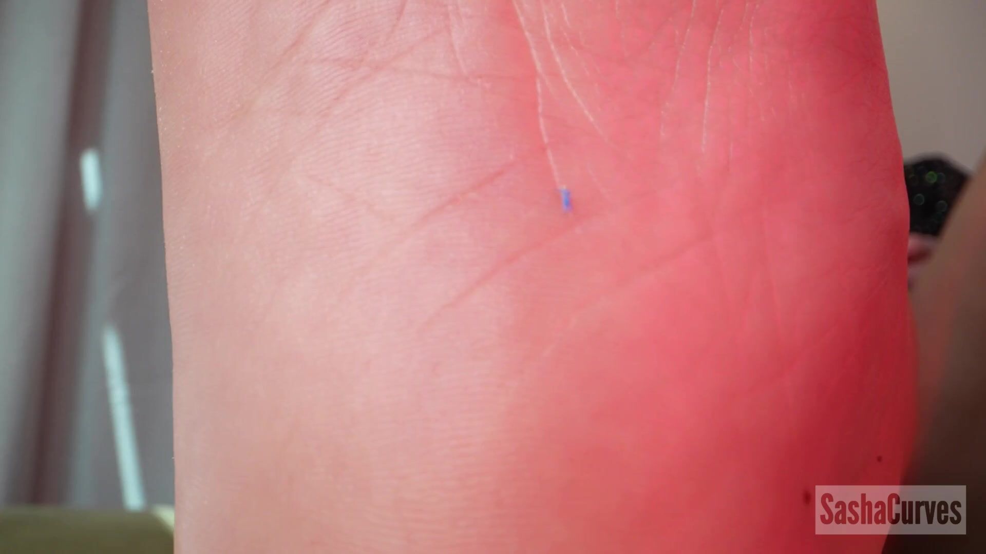 SashaCurves – The Giantess VIP Room Feet First