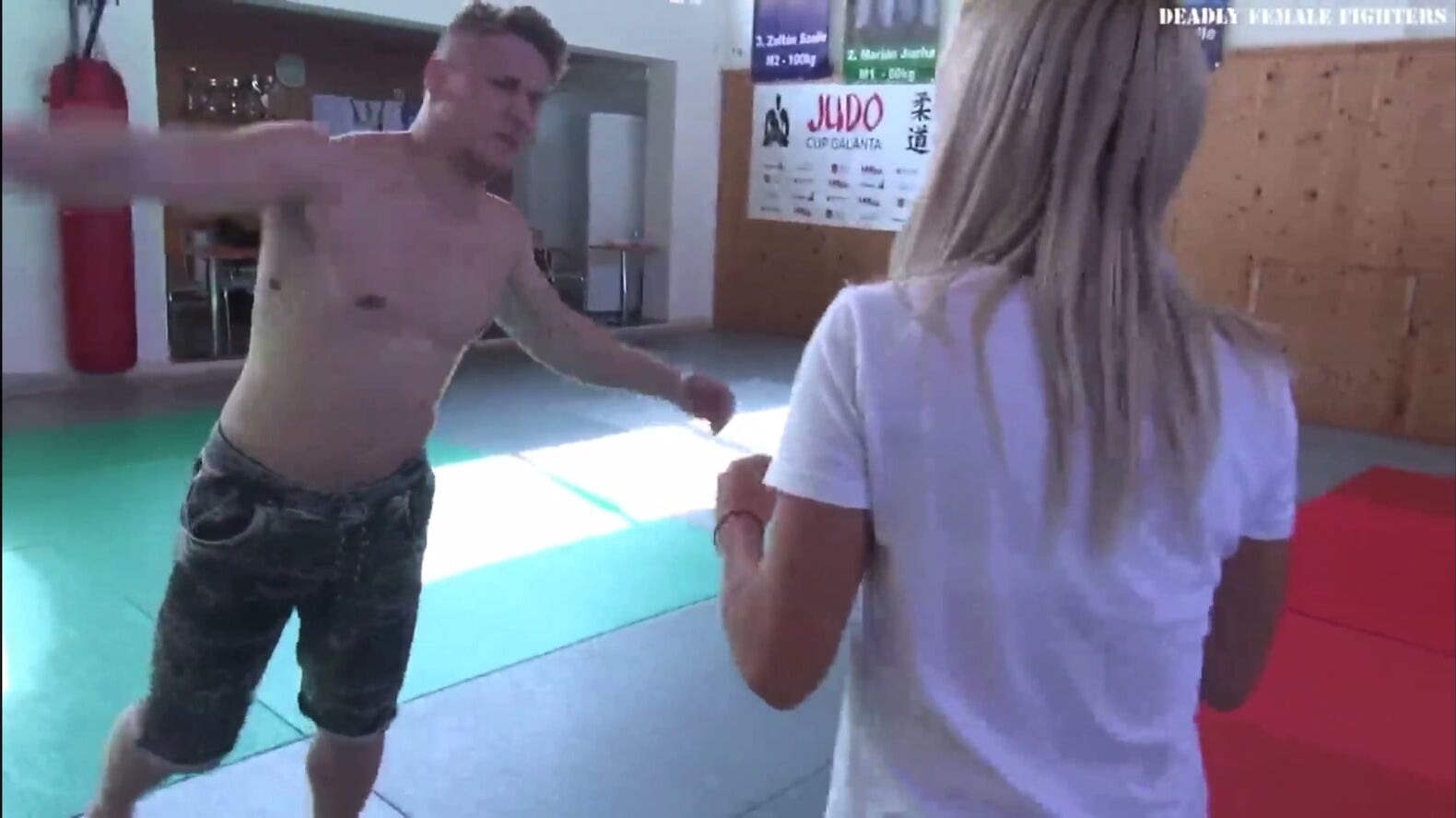 Barborka ballbusting kicks