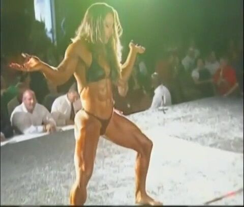 Yaxeni Oriquen Posing