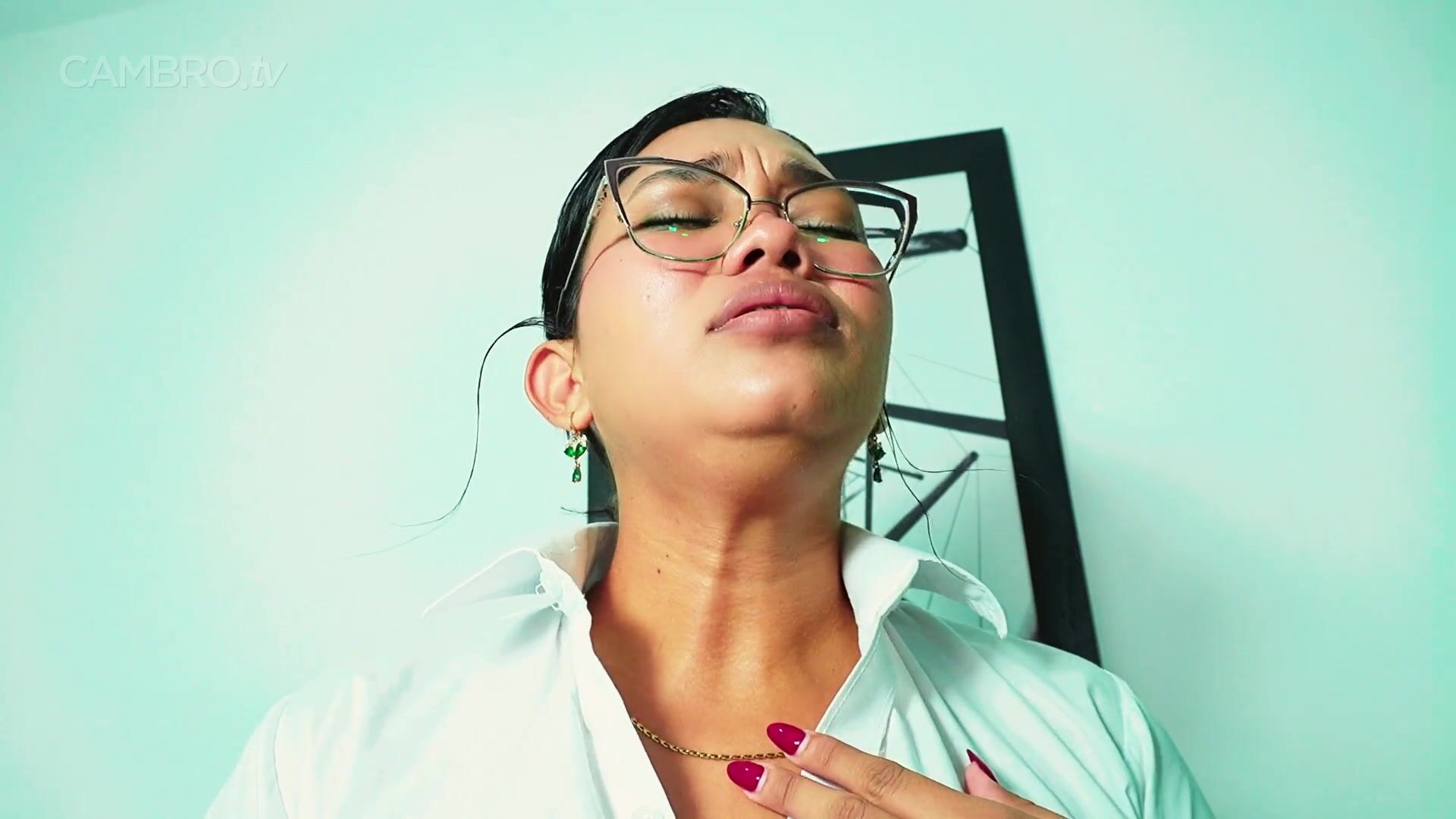 Latina clerc grows giant when horny