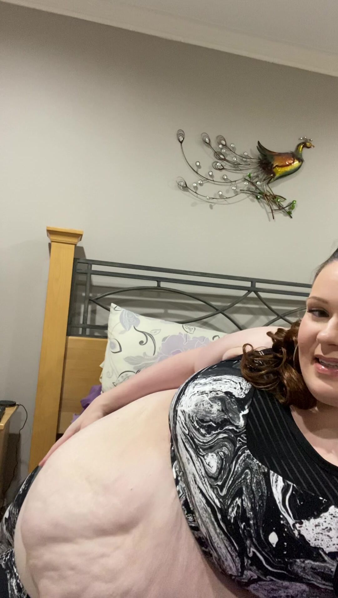DestinyBBW plays with her belly