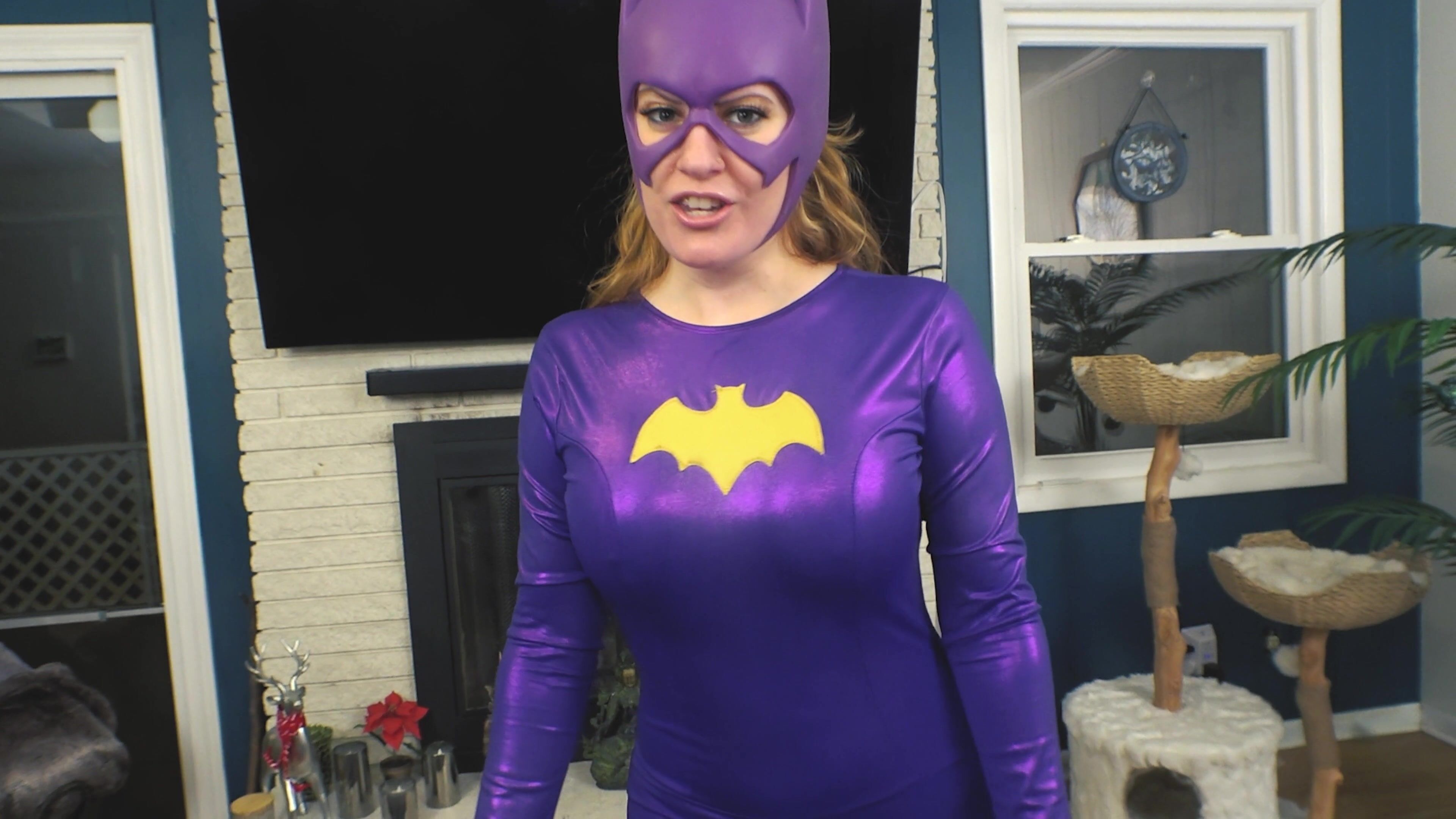 Jacquelyn Velvets Batgirl – Harley MINDSWAP!