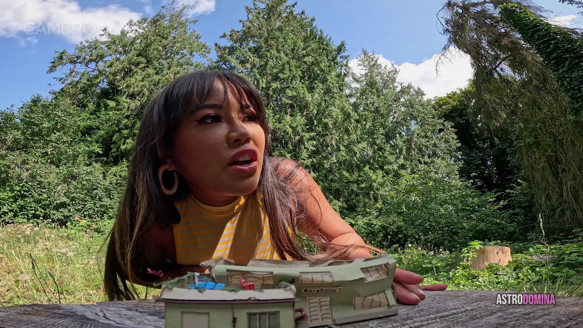Astrodomina Giantess