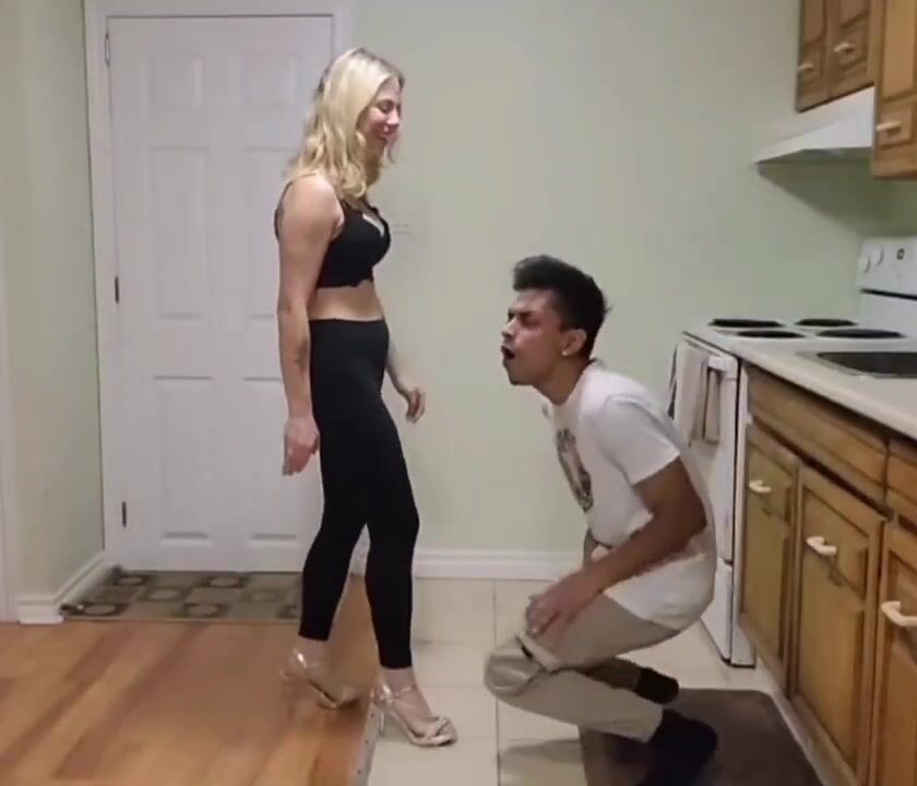 Princess Jasmine ballbusting