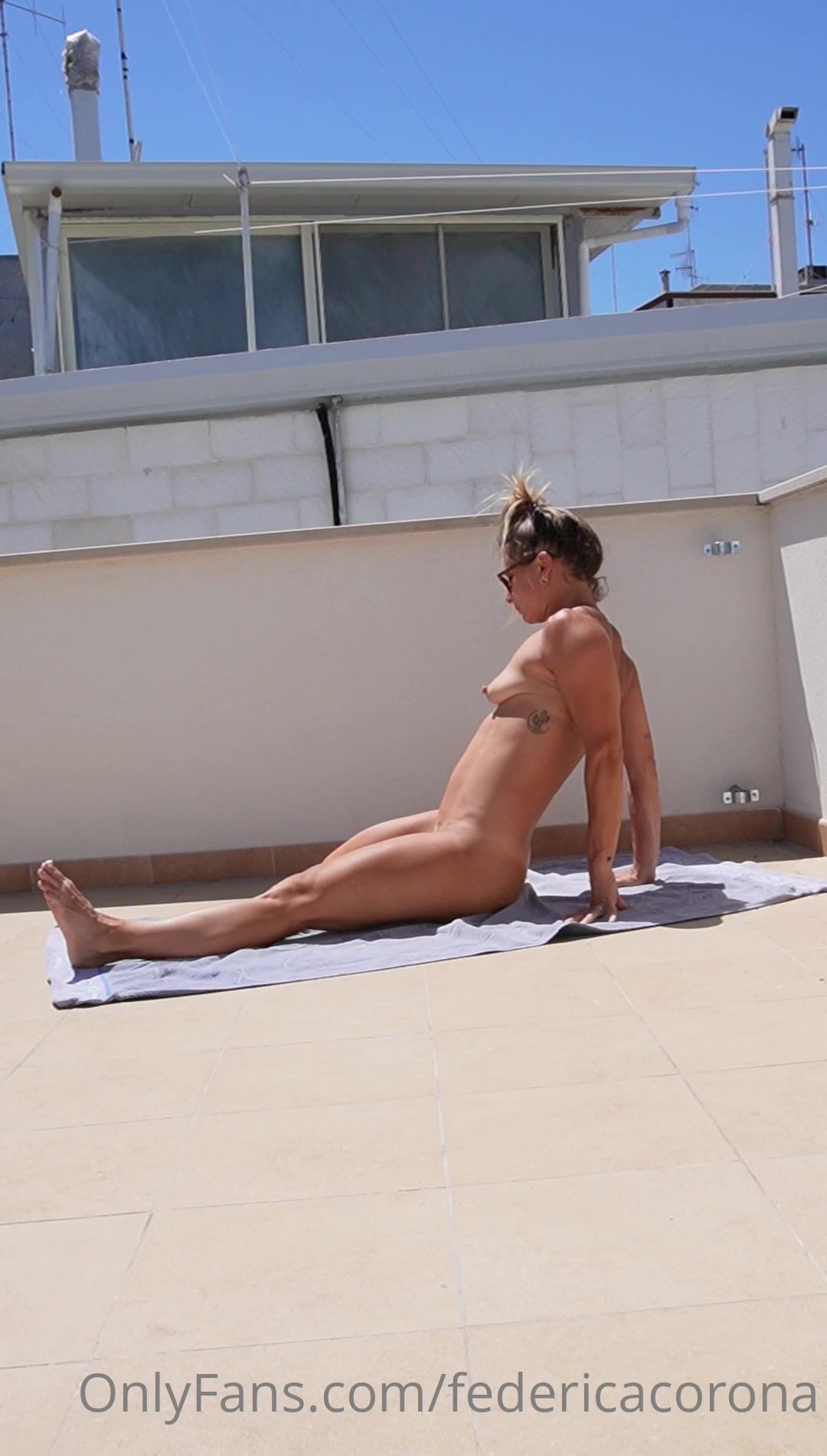 Nude Yoga Frederica Corona