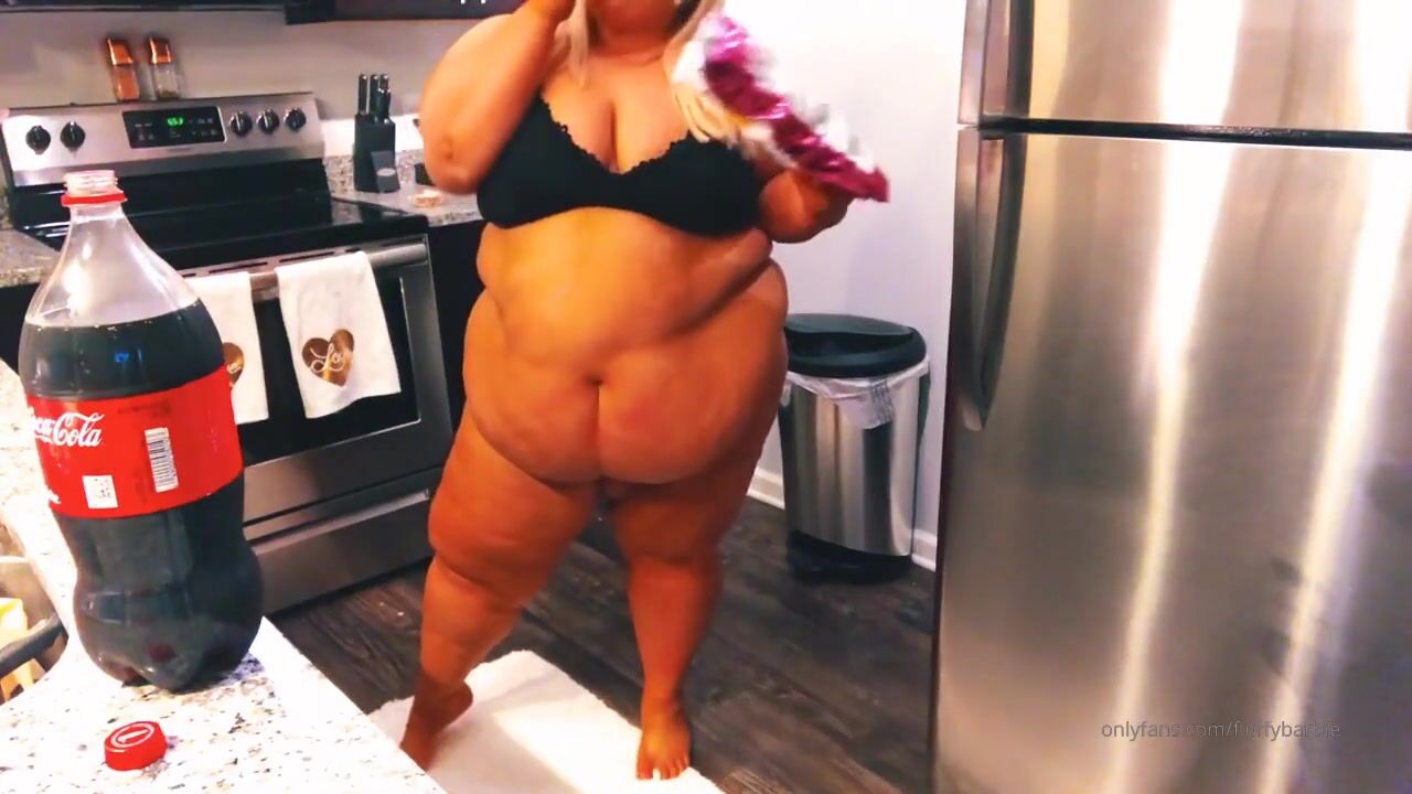 Fluffy Barbie Eats
