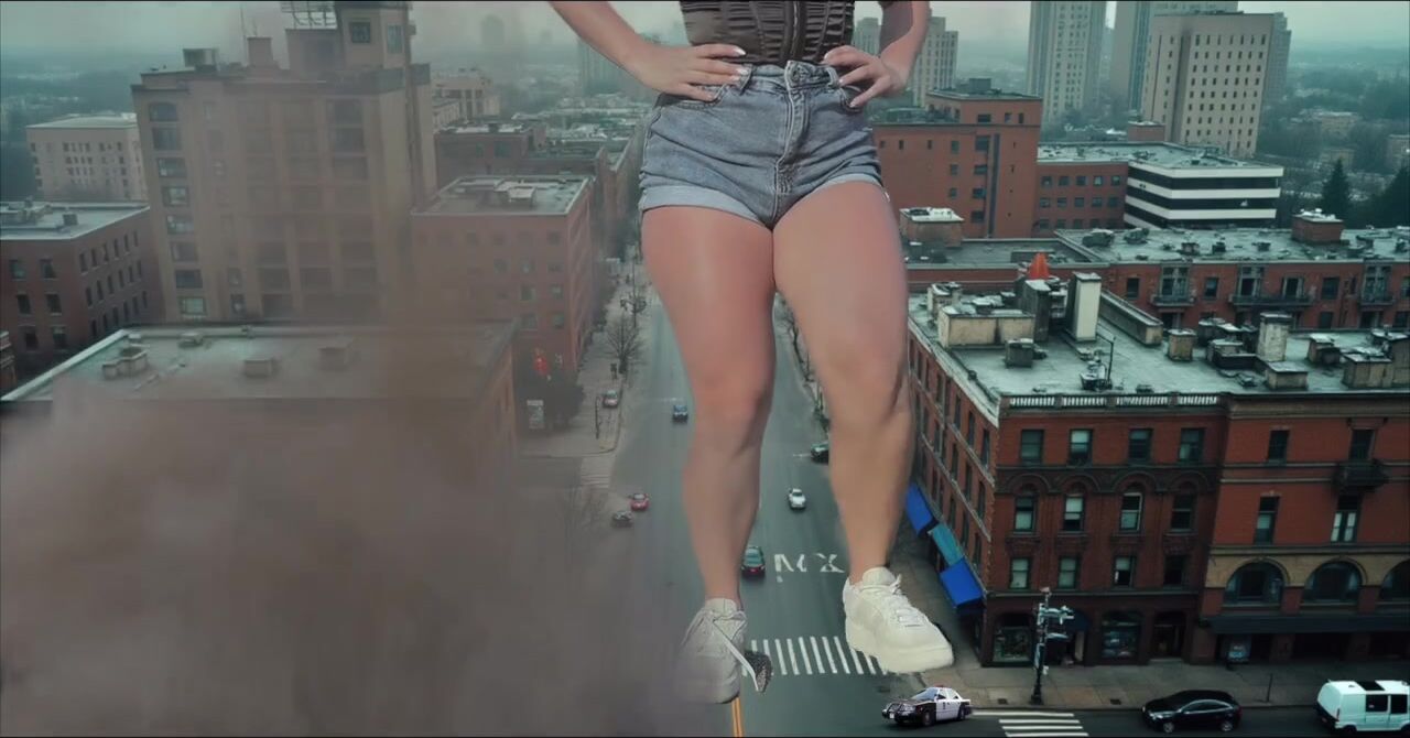 Mega Giantess Gabriella city crusher