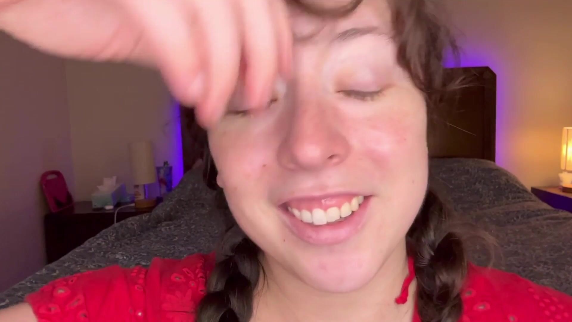 Ashleyannxoxo - sister stays home