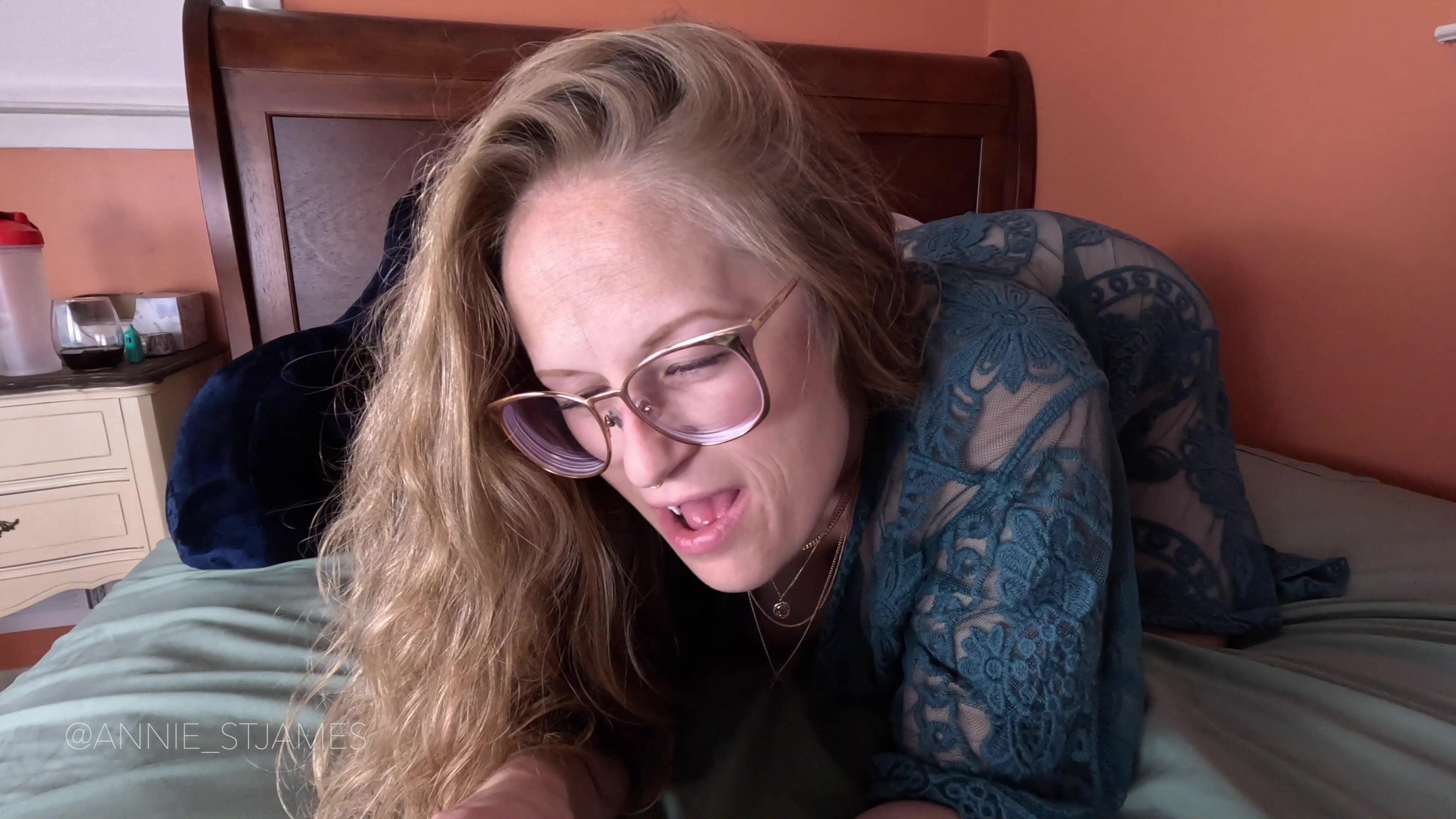 AnnieStJames - Eccentric Aunt Takes What She Wants