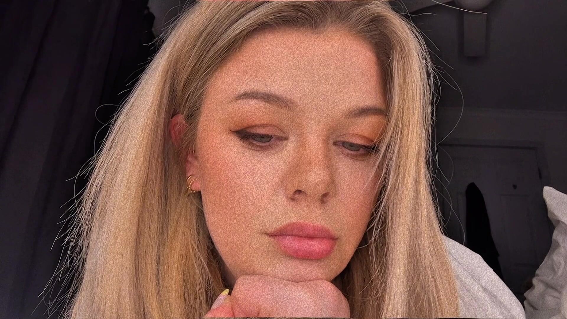 Riley let out the longest farts from her big ass