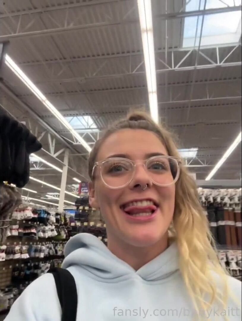 babykaitt buttplug in public
