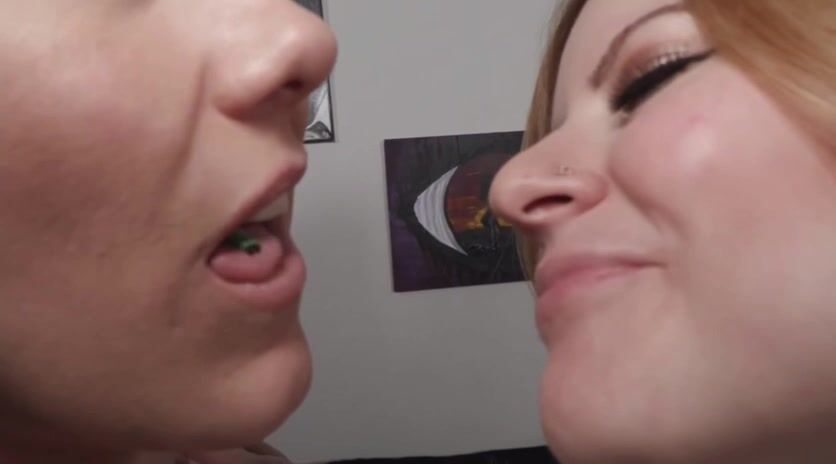 Sinn Sage and Jacquelyn Velvets giantess vore