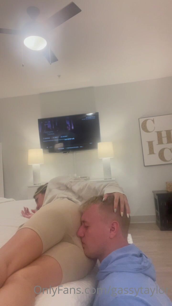 Gassy Taylor - Farting 10