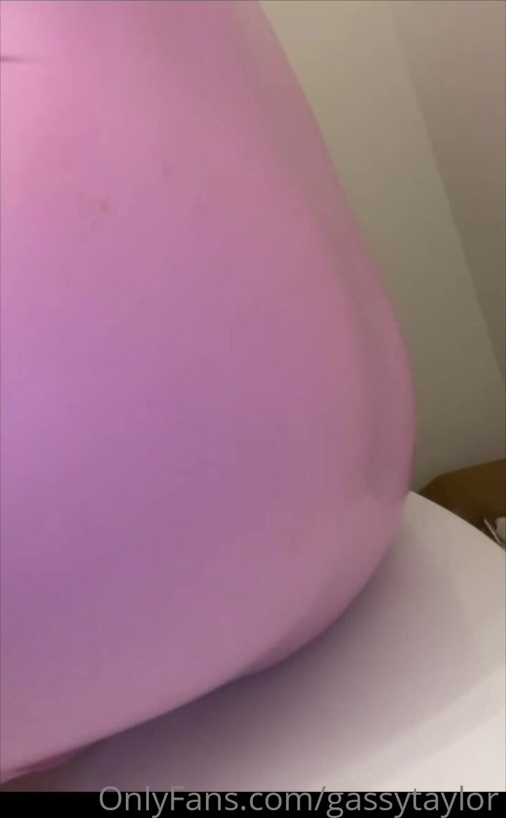 Gassy Taylor - Farting 11