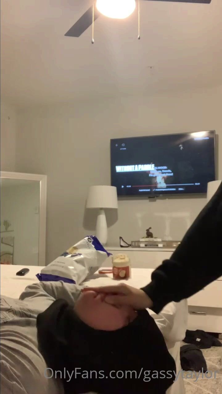 Gassy Taylor - Farting 16