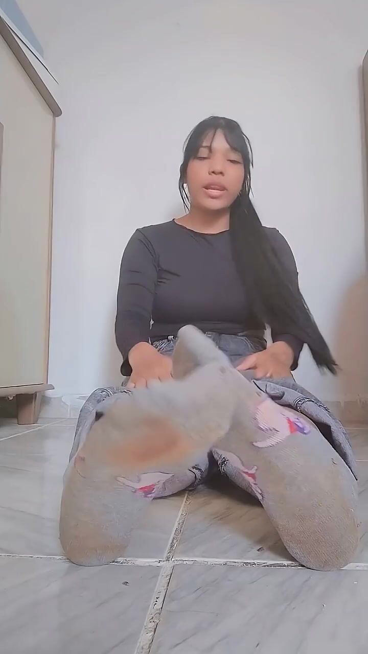 brazilian girl taking off socks and showing her hot dirty feet