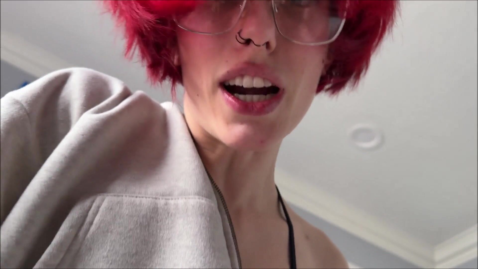 Elle Marz scene