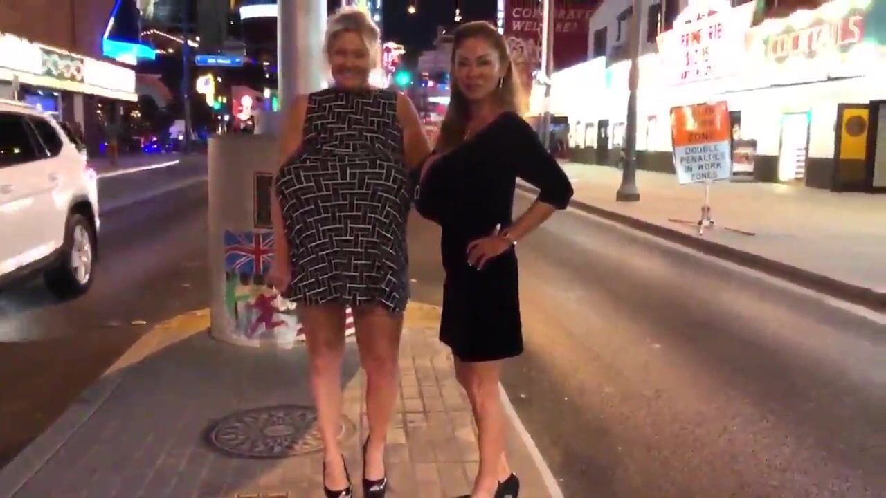 Kayla Kleevage & Minka
