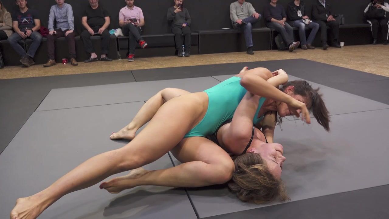 Bianca blance VS Sasha