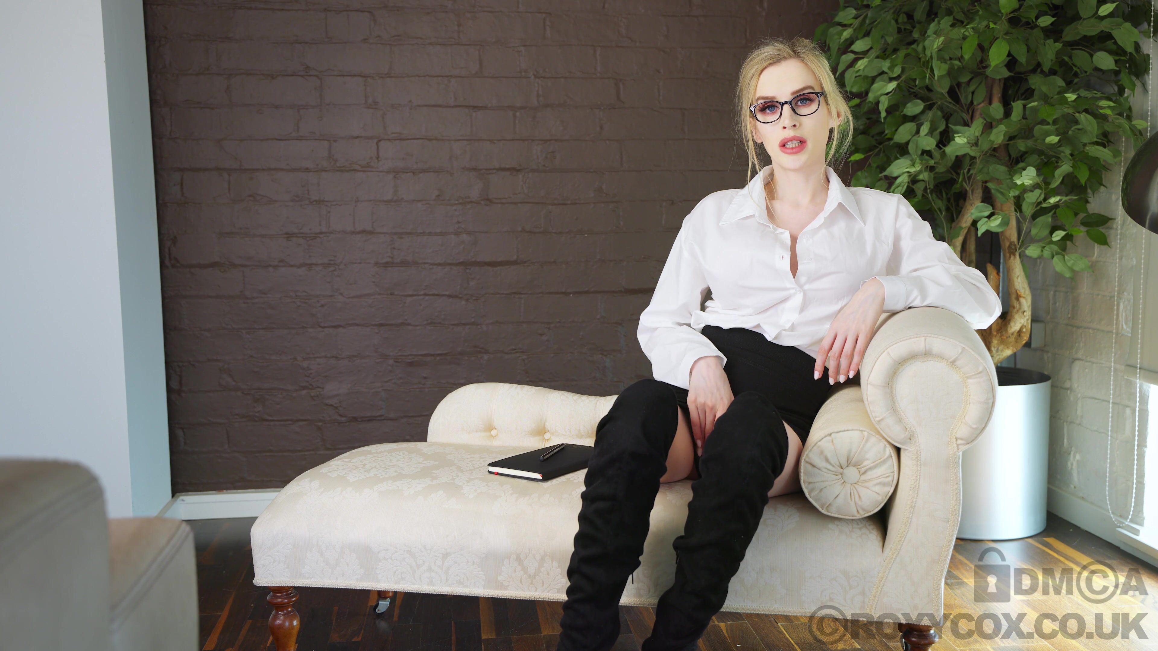 RoxyCox therapist uncovers mommy issues