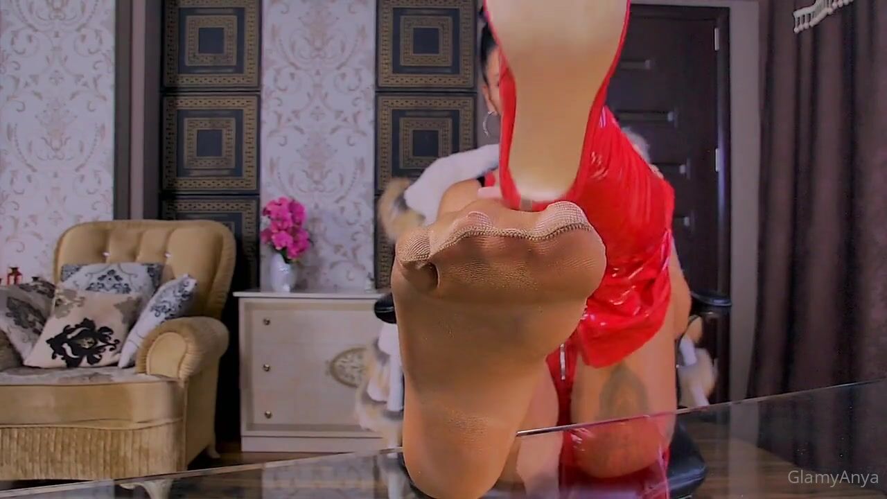 GlamyAnya - Which foot boy deserves this