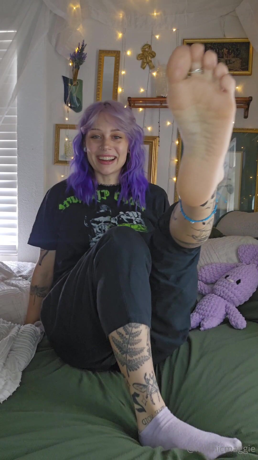 Mythic Maggie - close-up soles