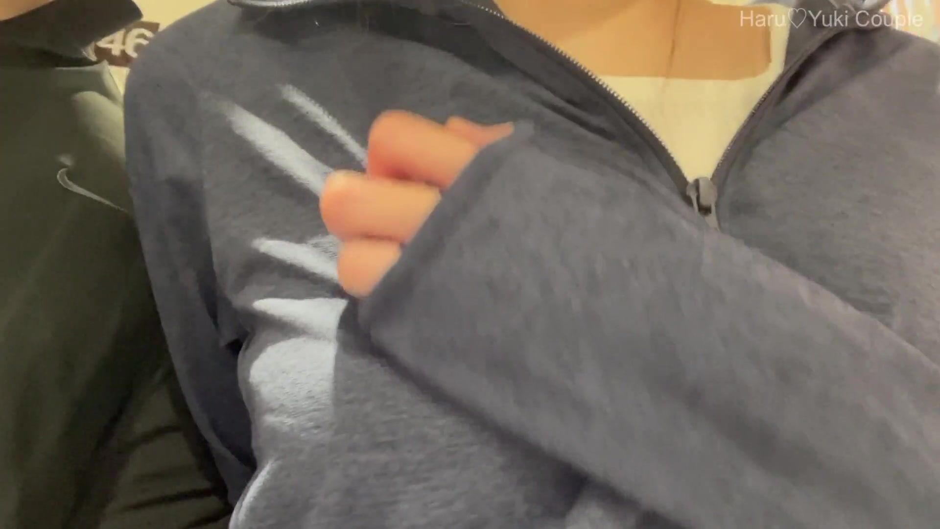 【素人】ネカフェで色白美乳女子大生と野球拳してノーブラ徘徊と種付プレスした結果♡ 素人カップル_美少