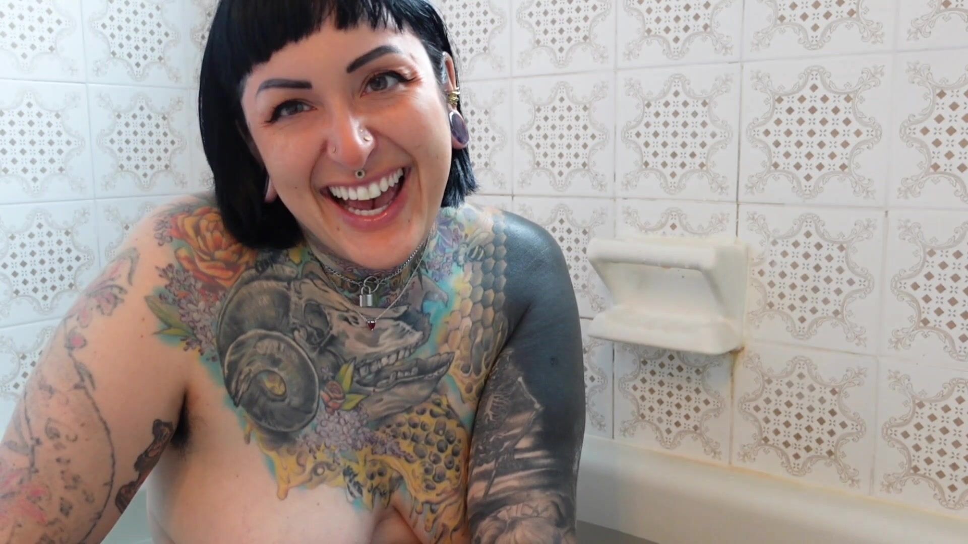 Pee in the tub with daddy W/Jude Ryan