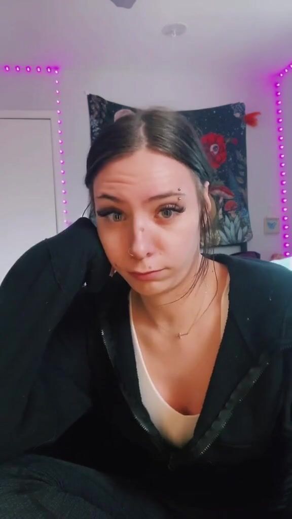 thatgassygirlie live comp