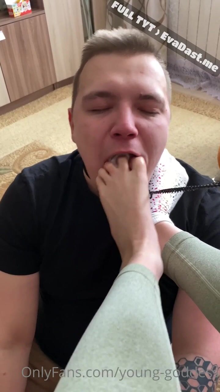 Young Goddess Foot Worship