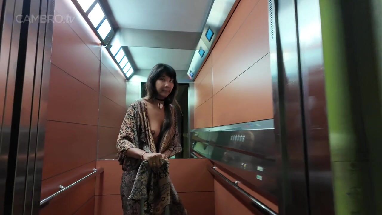Daring kiara Naked in elevator dare