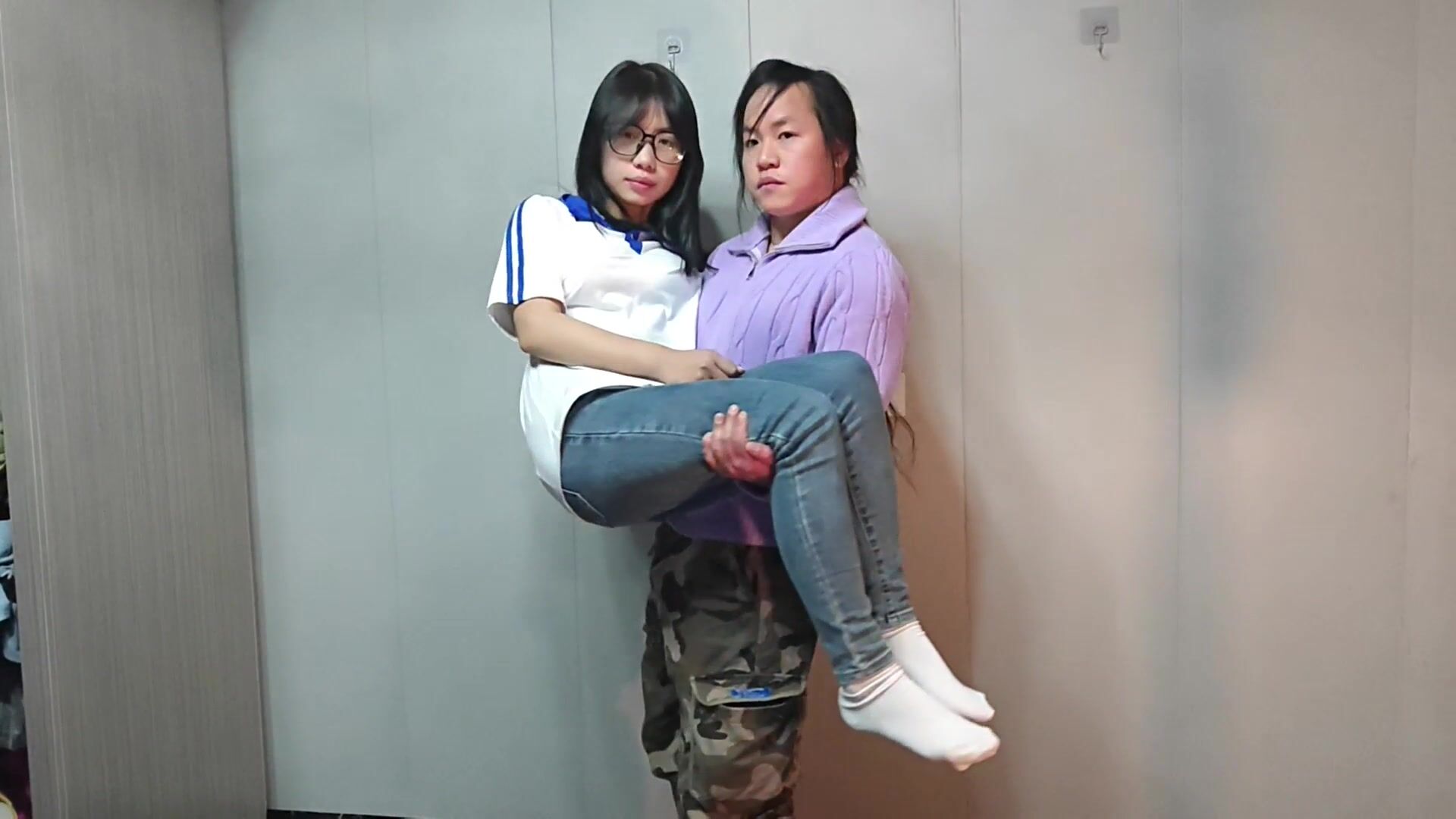 girls pick up and toss challenge