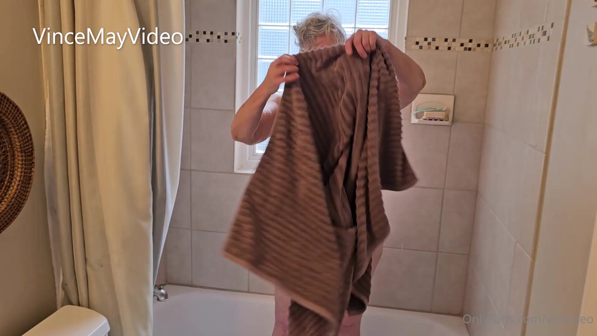 PAWG MILF Shower