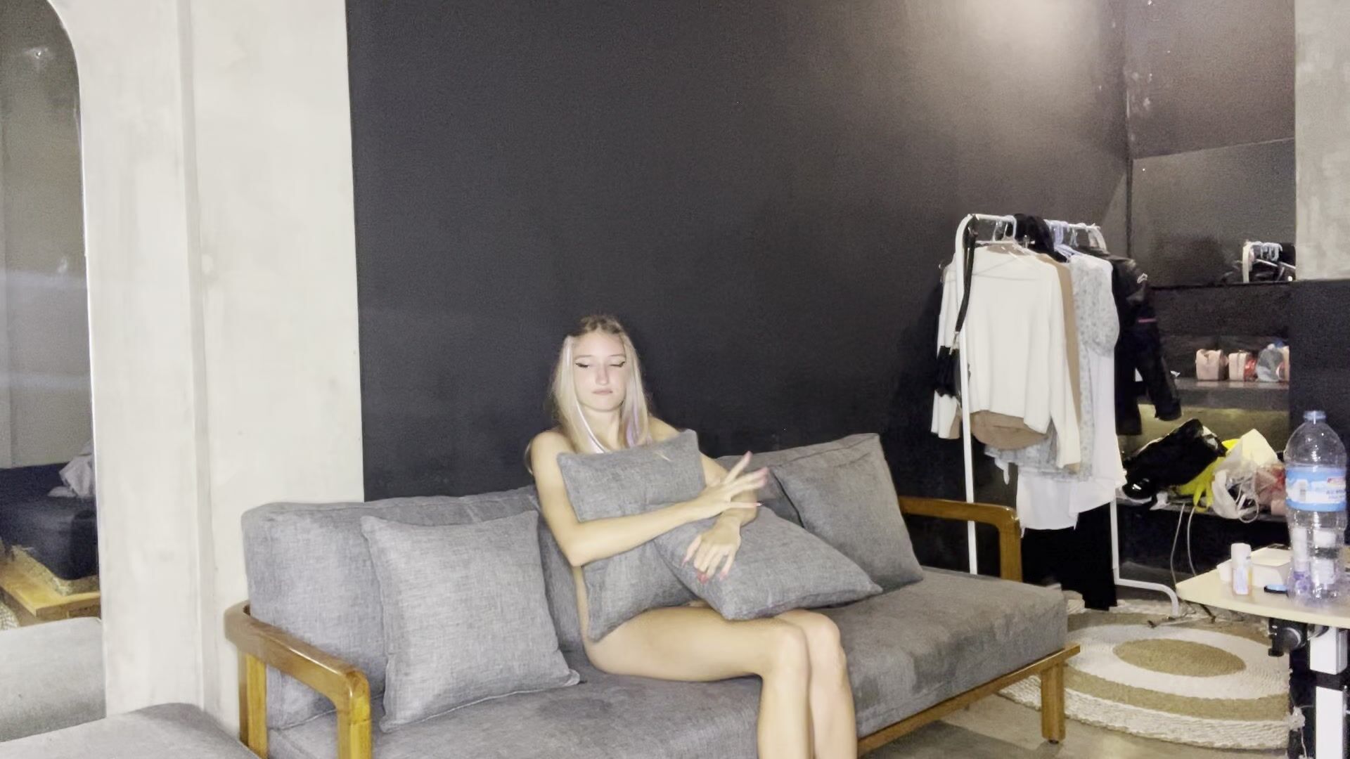 ENF lady locked out of her room 2