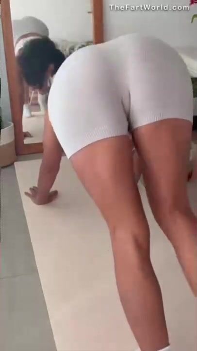Serena farting in yoga