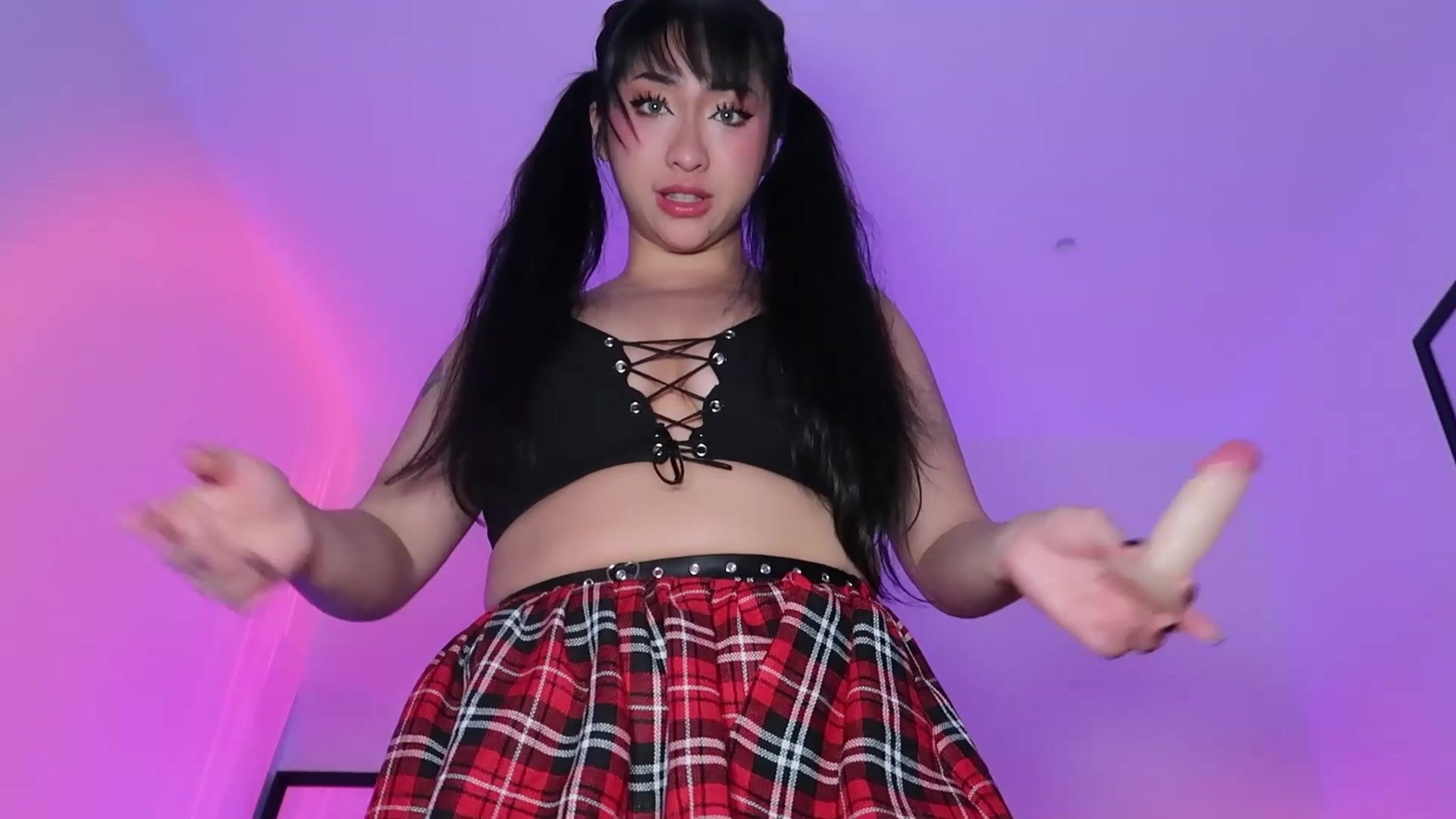 ClaudiaHon - Small dick?