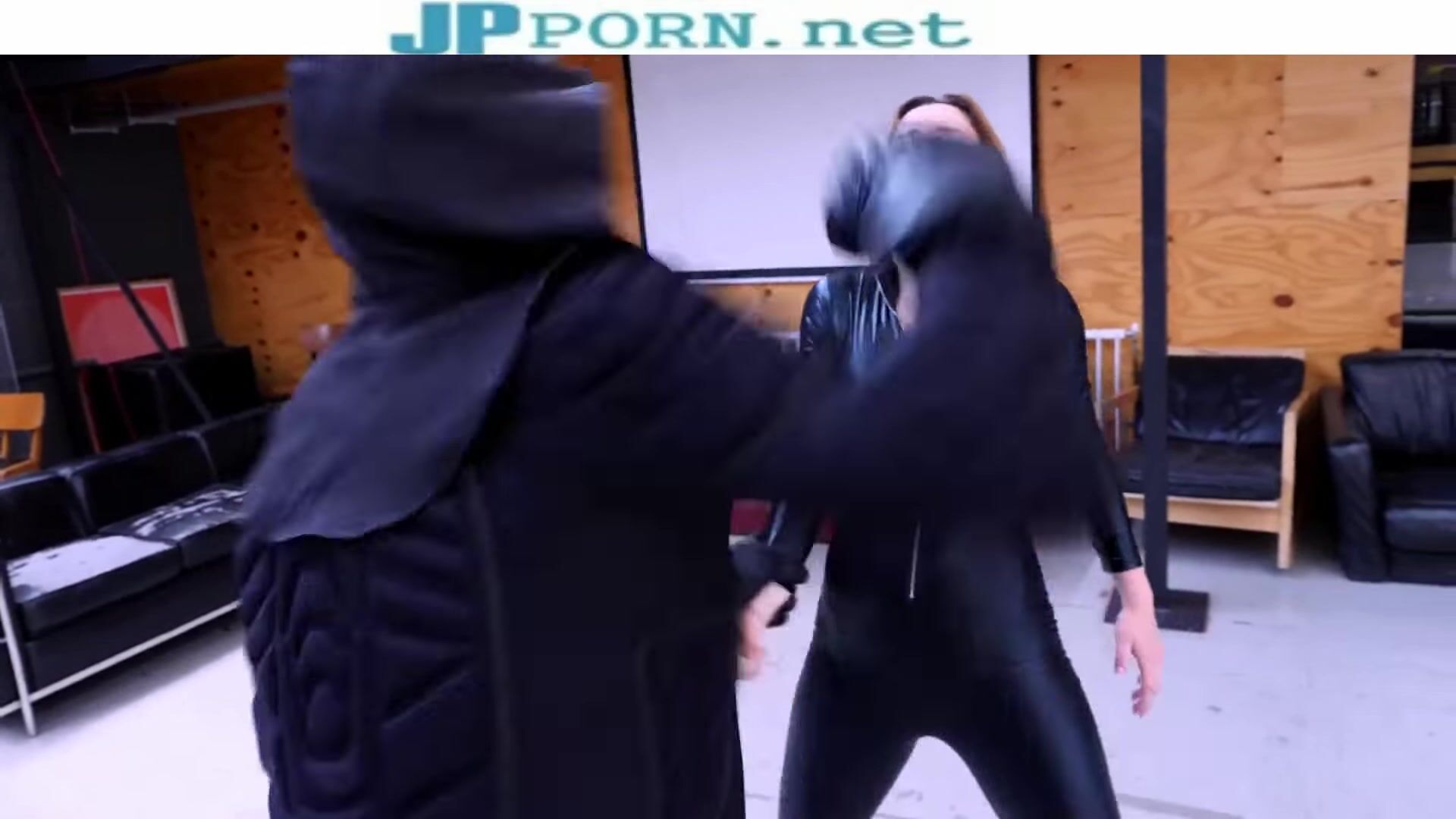 Superheroine Cries Out