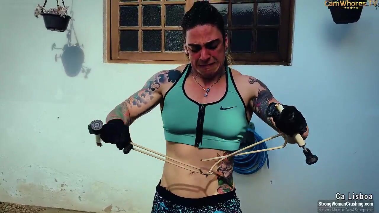 Ca Lisboa destroys a gate with her aggressive strength