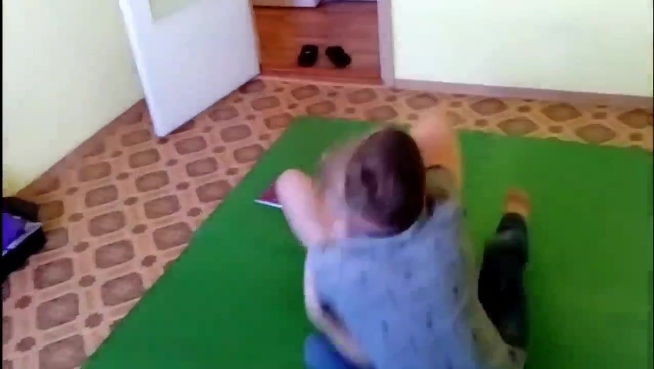 Russian Girl Headscissor