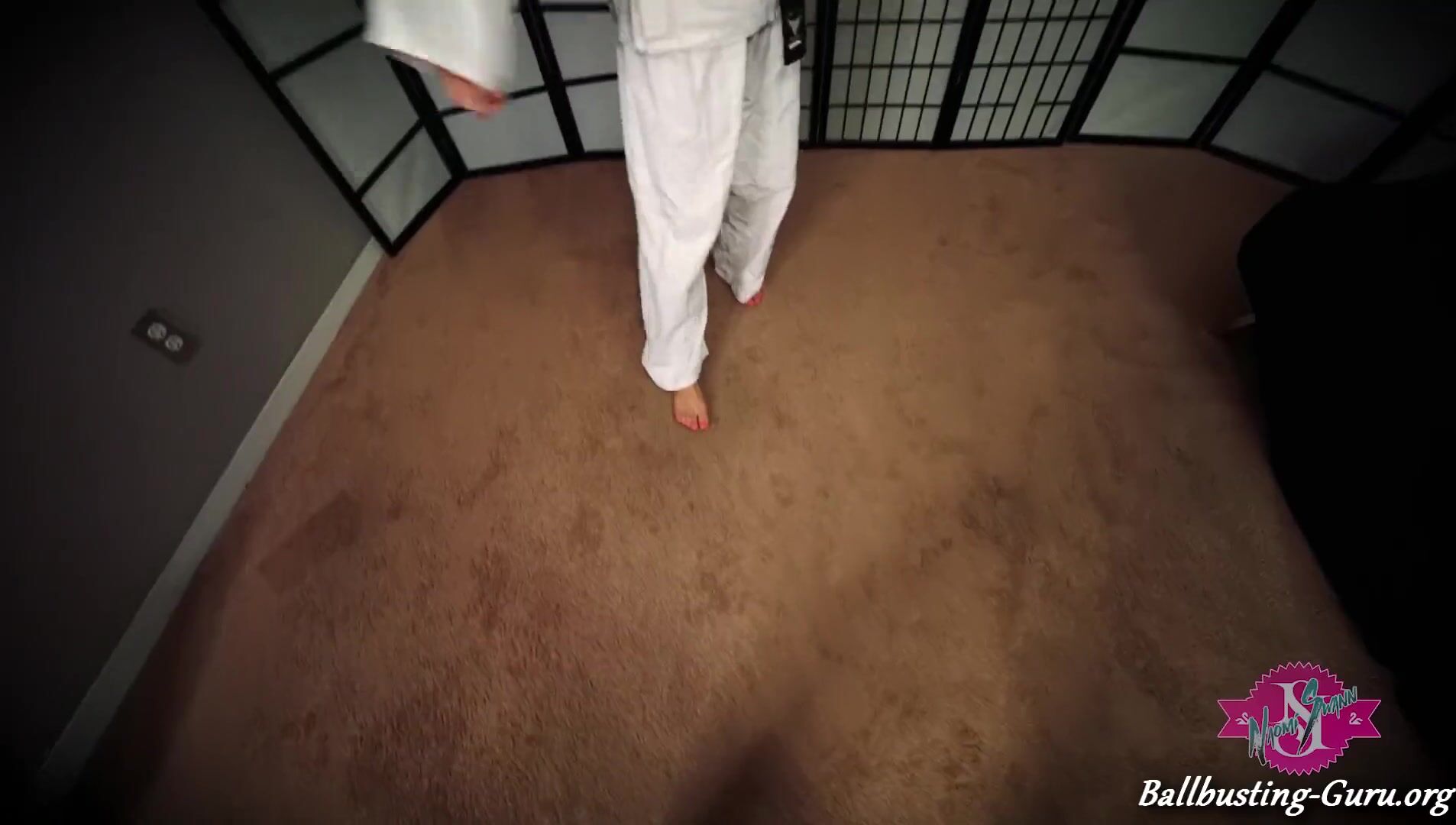 Naomi Swann ballbusting